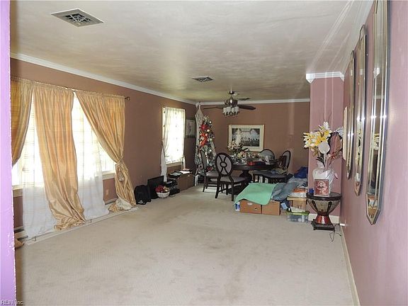 5th image of 204 Holly Cove St