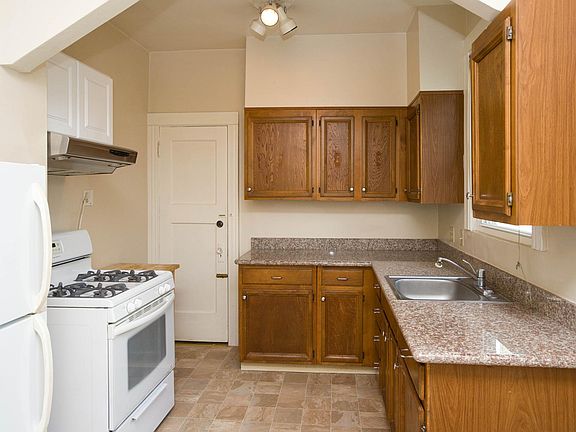5th image of 154 Mallorca Way APT 8