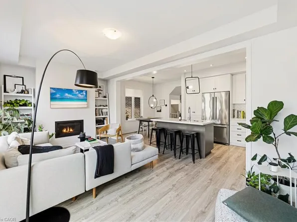 55 Pelican Ln, Hamilton, ON L8K 0A4