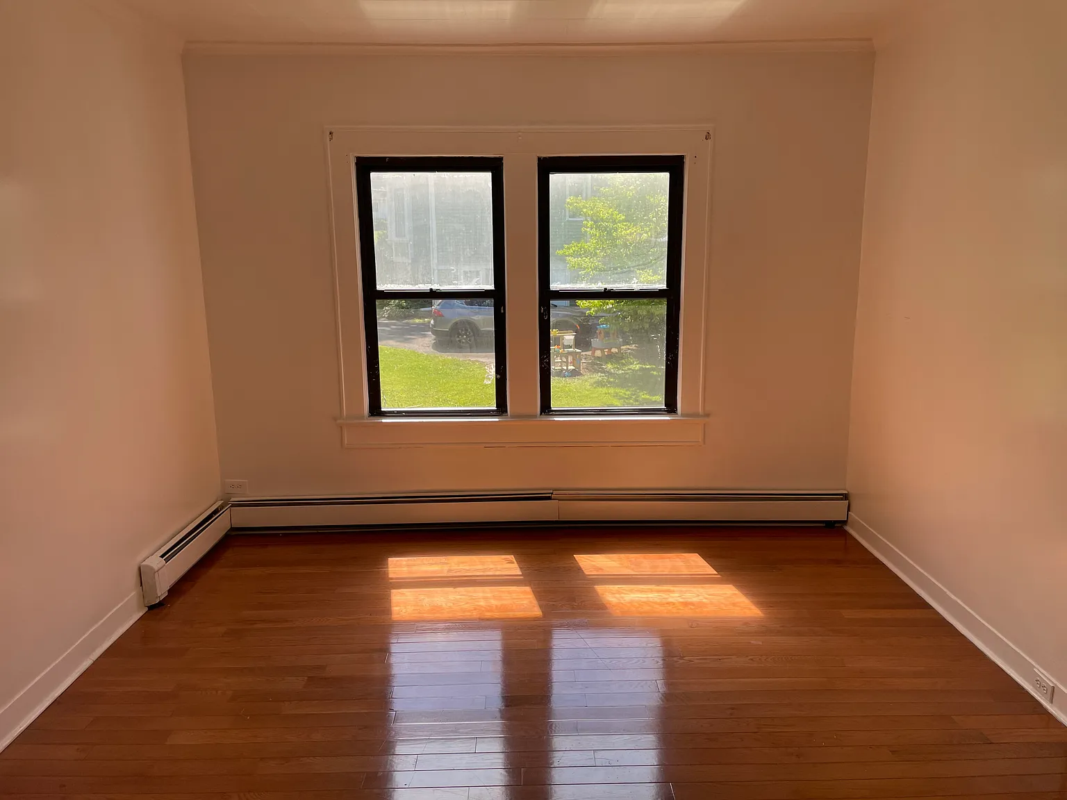 2 bed, 800 sqft, $1,300 — Photo 1