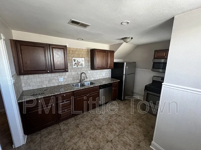 3620 Hudson St — Photo 6