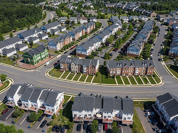 4th image of 43182 Loudoun Reserve Dr