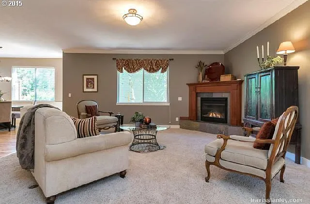 3 bed, 2.5 bath, 2524 sqft, $3,200 — Photo 2