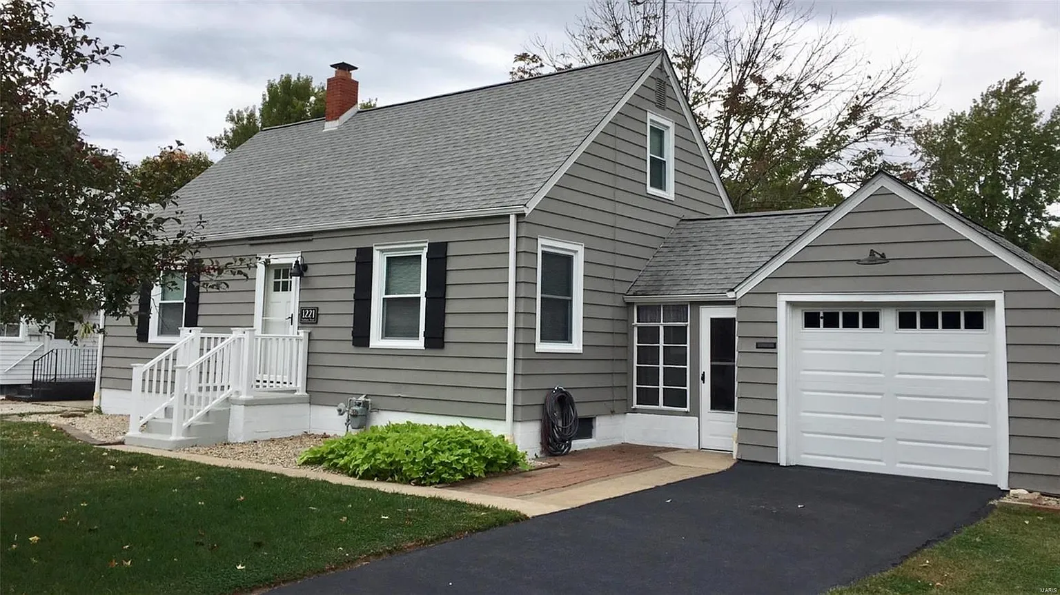 1221 Harrison St photo 1