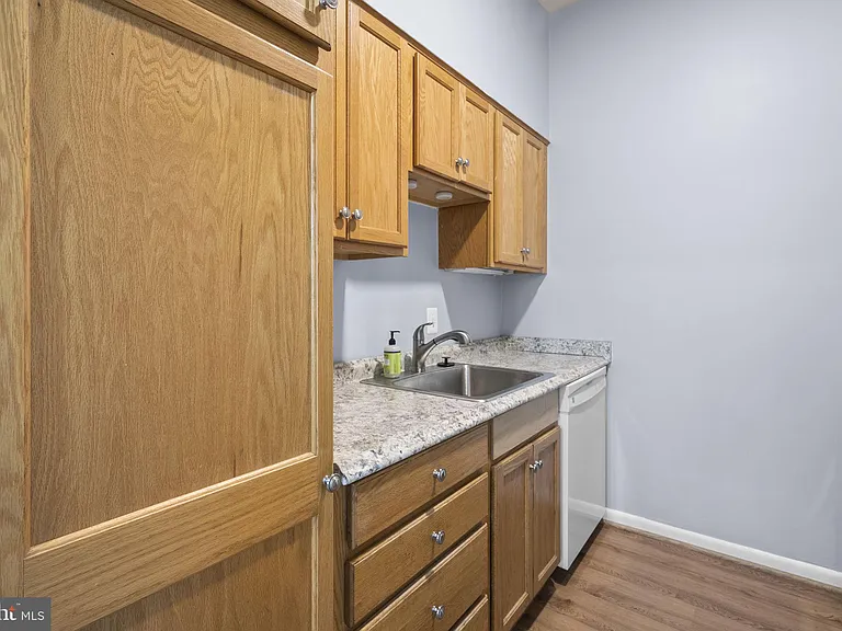 10320 Rockville Pike #401 — Photo 14