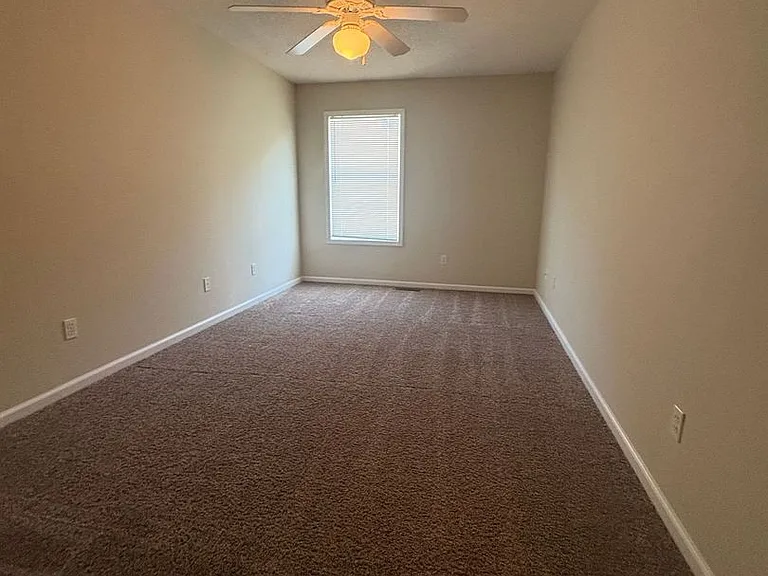 125 Winthrope Ln — Photo 34