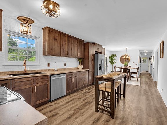 2nd image of 555 Scenic Ln