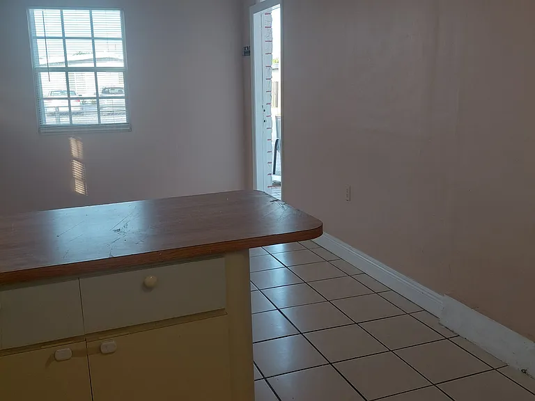 3330 SW 88th Ct — Photo 2