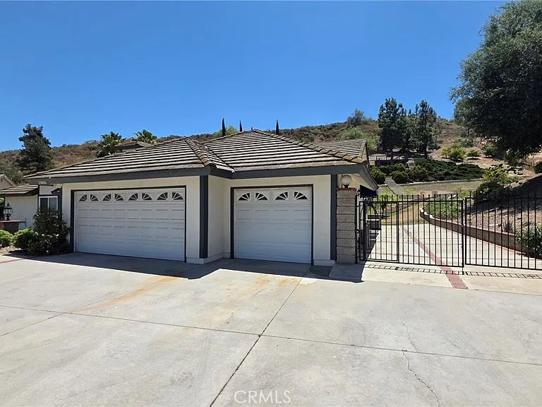 20800 Regency Ct — Photo 4