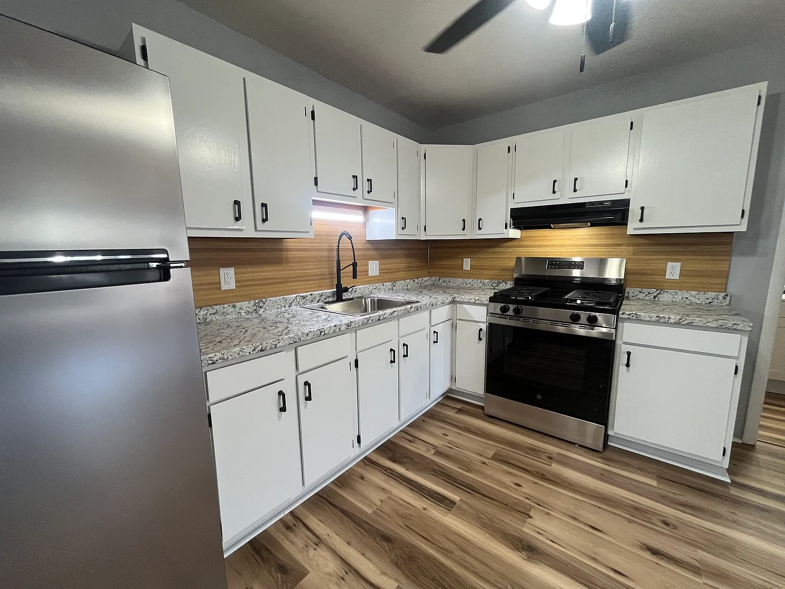 2 bed, 815 sqft, $1,125 — Photo 2