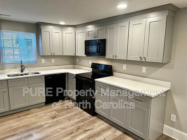 708 Union St S — Photo 46