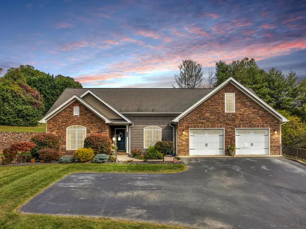1102 Givens Tyler Rd, Salem, VA 24153