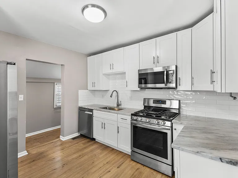 122 E Woodrow Ave — Photo 11