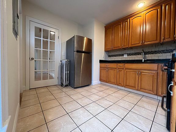 4th image of 54 Walker St Unit 3