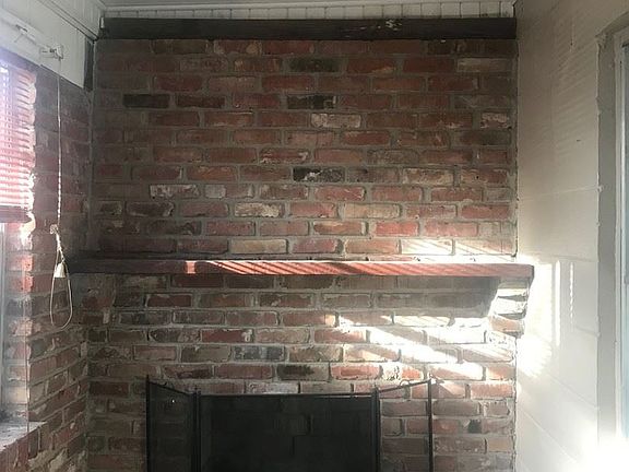 5th image of 2830 N 11th Ave