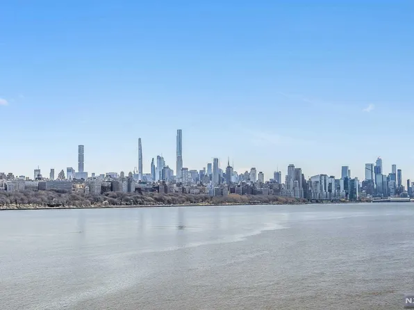404 Jefferson Ct #404, Edgewater, NJ 07020