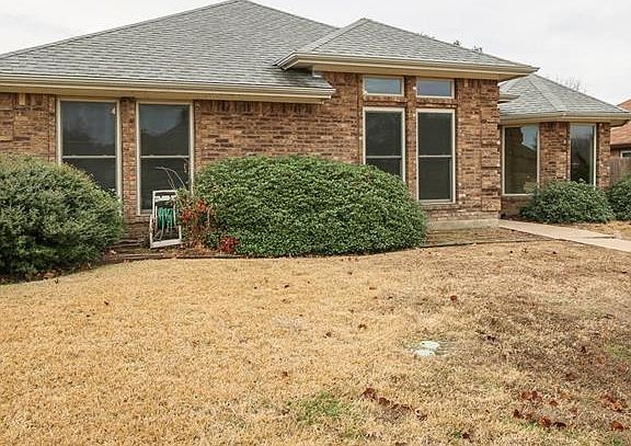 3rd image of 2112 Whitehurst Ln