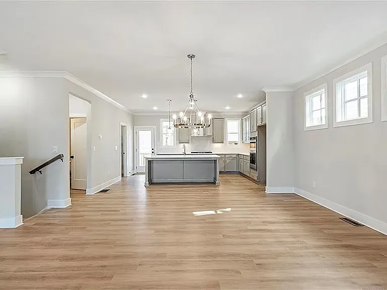 160 Palm St — Photo 4
