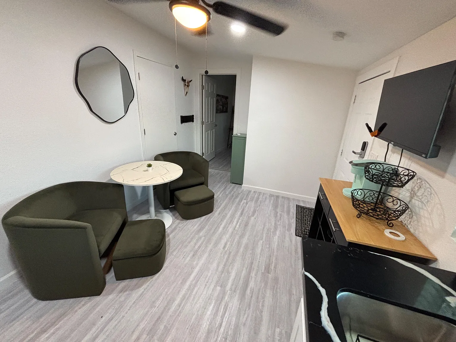 1 bed, 1.0 bath, 200 sqft, $1,481 — Photo 4