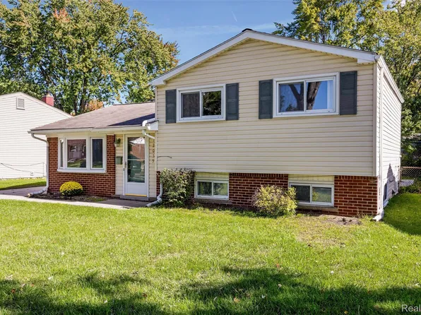 12035 Burtley Dr, Sterling Heights, MI 48313