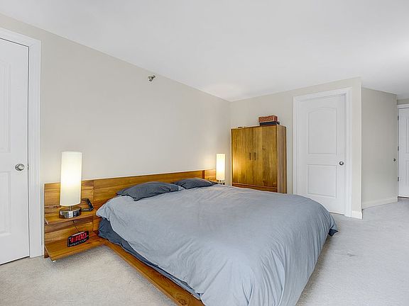 4th image of 200 N Dearborn St Unit 2006