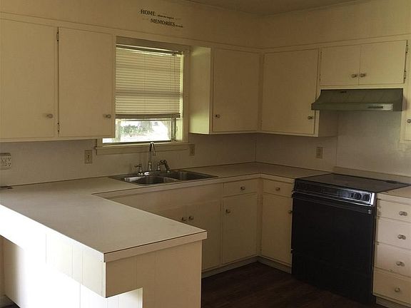 3rd image of 1200 Magnolia St
