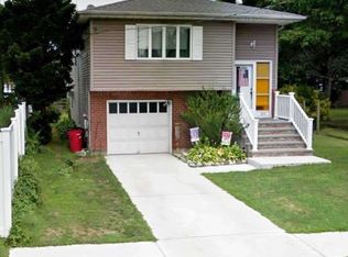 270 S Fulton Ave, Lindenhurst, NY 11757