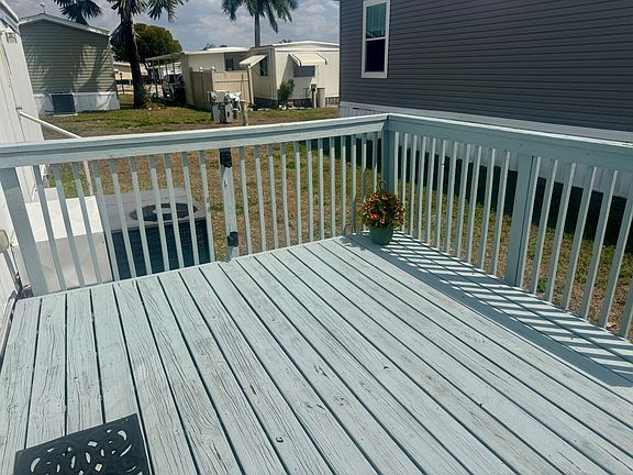 5th image of 280 Poinsettia Dr
