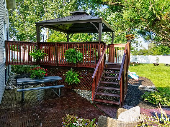 3rd image of 11561 Waterford Ct
