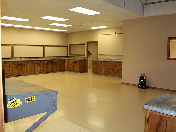 5th image of 3010 N Washington St