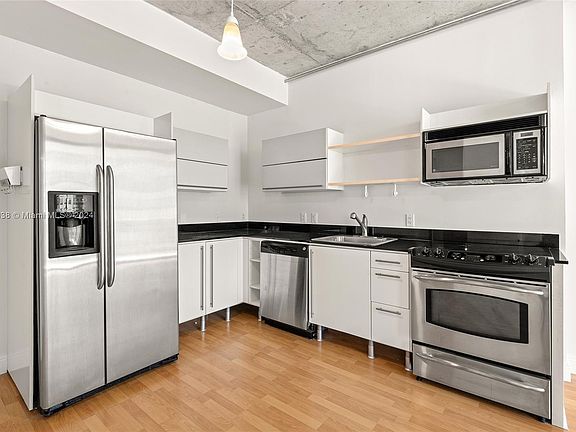 4th image of 690 SW 1st Ct APT 2726