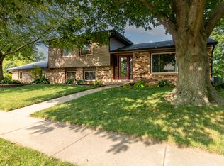 2005 Single Tree Ln, Bloomington, IL 61704