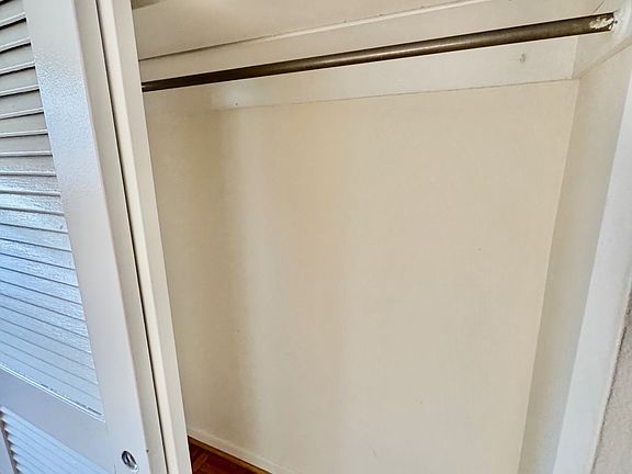 4th image of 983 Parkside Pl #A4