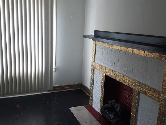 2nd image of 5712 S Maplewood Ave