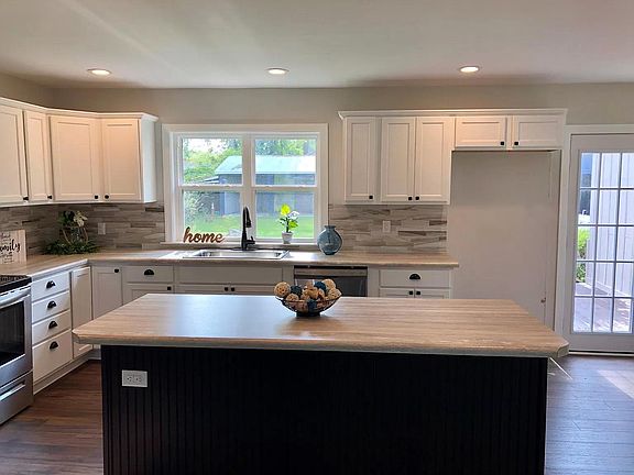 3rd image of 214 Rochelle Dr
