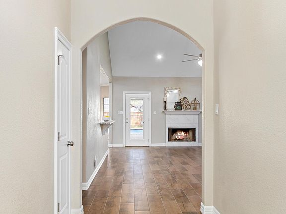 5th image of 176 Woodshire Ln