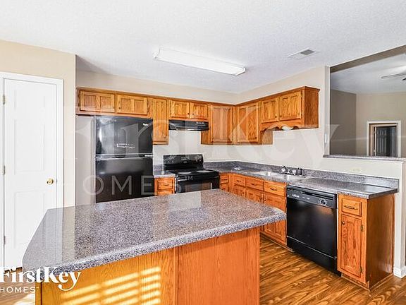5th image of 9835 Averbury Dr