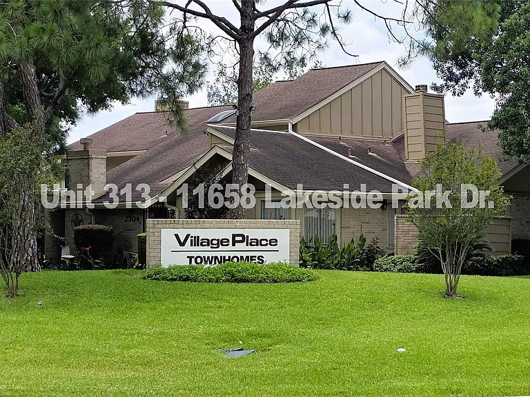 11658 Lakeside Park Dr #313 — Photo 1