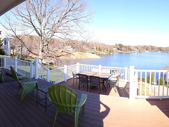 3rd image of 304 Harbor Village Way