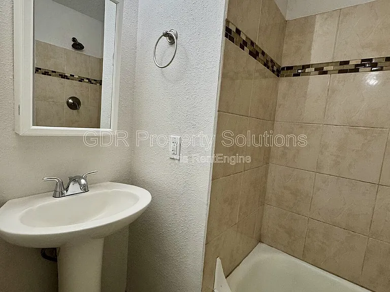 700 Fruit Ave NW — Photo 22