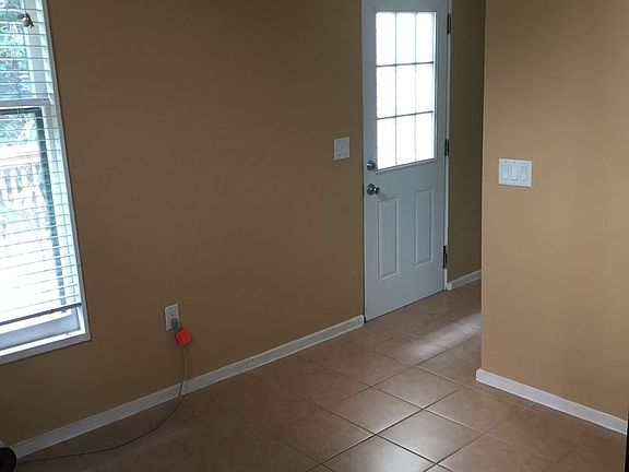 4th image of 713 SE 5th St APT A