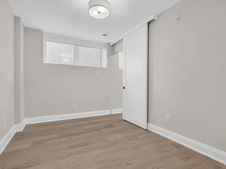 58 Florence St — Photo 86