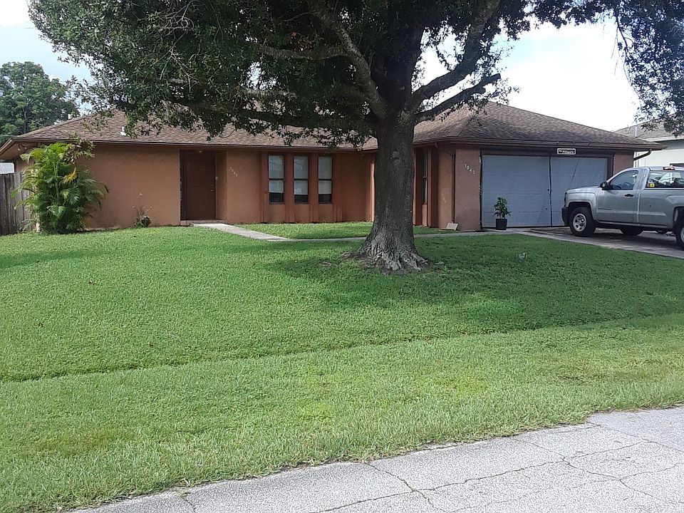 1st image of 1042 SE Seagrass Ave