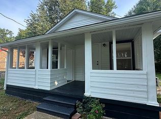 517 3rd St, Lawrenceburg, TN 38464