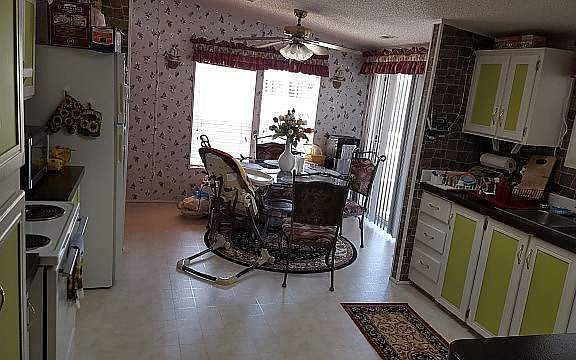 5th image of 660 Arrow Ln