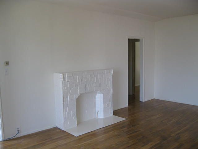 2nd image of 935 N Ardmore Ave