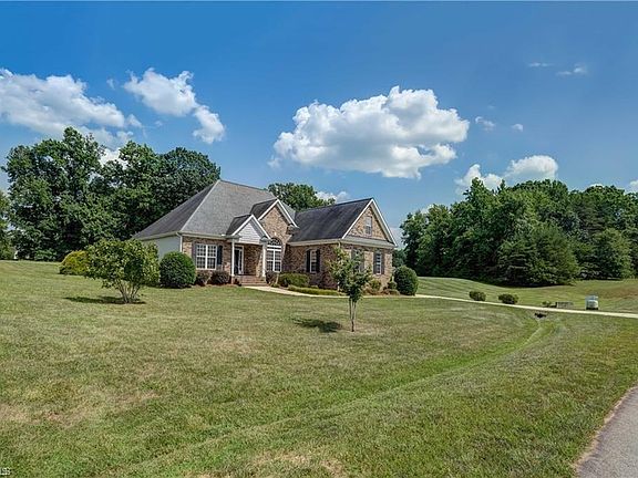 3rd image of 221 Stillwater Ln