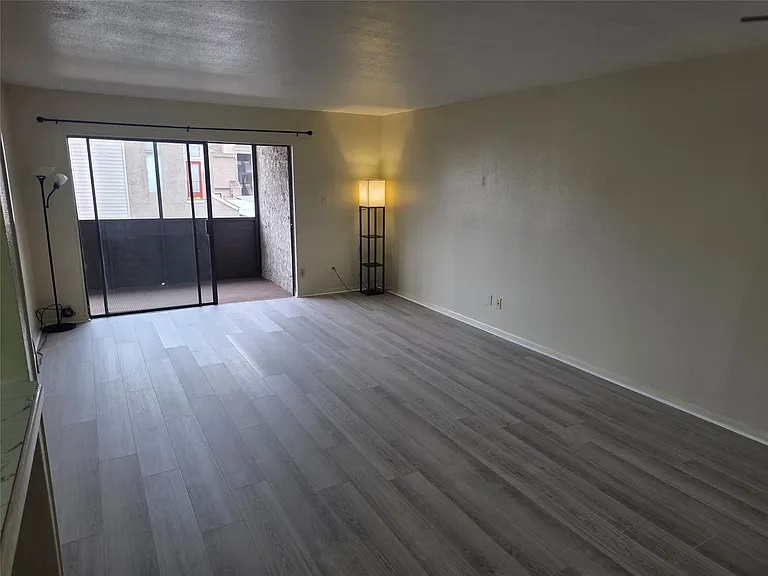 3025 Walnut Bend Ln #21 — Photo 9