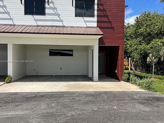 2nd image of 916 NW 8th St #6