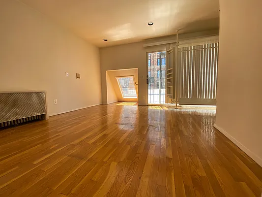 Rented by One New York Realty Inc | media 7
